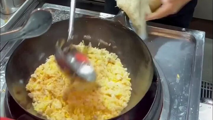 Saya suka nasi goreng telur