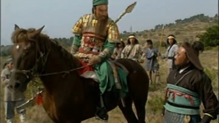 Bọn cướp nhăm nhe con ngựa Xích Thố của Quan Vũ, chặn đường cướp của – xem ra trận chiến đã bắt đầu 