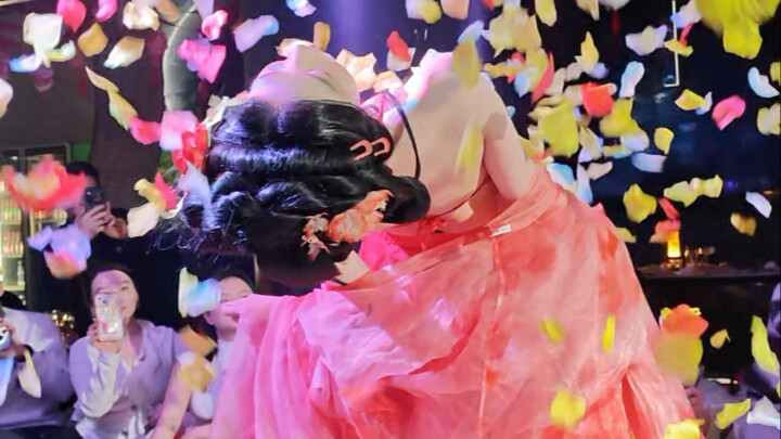 The moment the confetti bursts is so breathtaking!!!!