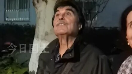 พ่อชาวซีเรียคนหนึ่งรู้ว่านักเรียนจีนต้องเรียนชั่วโมงเสริมตอนเย็น ถึงกับเอ่ยว่า “ตั้งแต่เด็กๆ ฉันน่าจ