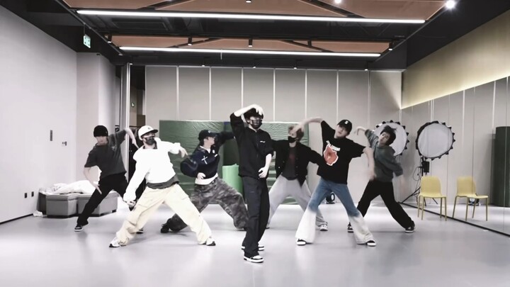 This synchronized dance is so badass! The No. 1 domestic group is here to dominate!