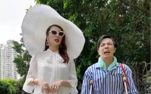 Tôi phải chạy ngay đi thu tiền thuê nhà! Không ai cản nổi!!