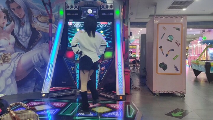 กิจกรรมไอดอลเครื่องเต้นรำ ท่าเต้นเข้าเรียน