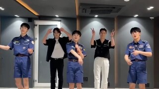 Boss and Feng Qibao Chacha are so happy and youthful~ Yoon Doo-joon from HIGHLIGHT THE WIND's new so