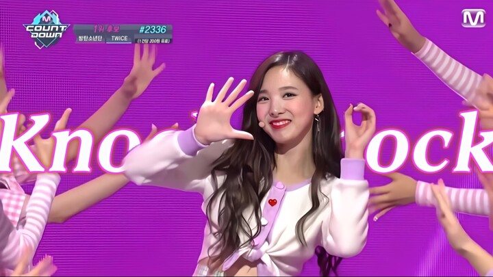 อายุขนาดนี้แล้ว แค่เห็นเวทีของ TWICE ก็อยากจะร้องไห้… ฟังครั้งแรกคิดว่า “KNOCK KNOCK” เป็นลูกอม แต่พ