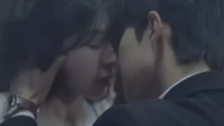 Saya menyelamatkan seorang gadis kecil, ayah CEOnya mau saya menjadi ibunya