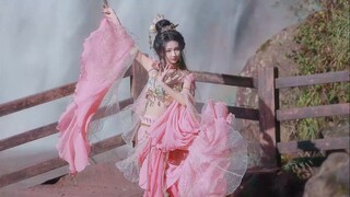 冰心剑指江湖，云裳独为君舞.