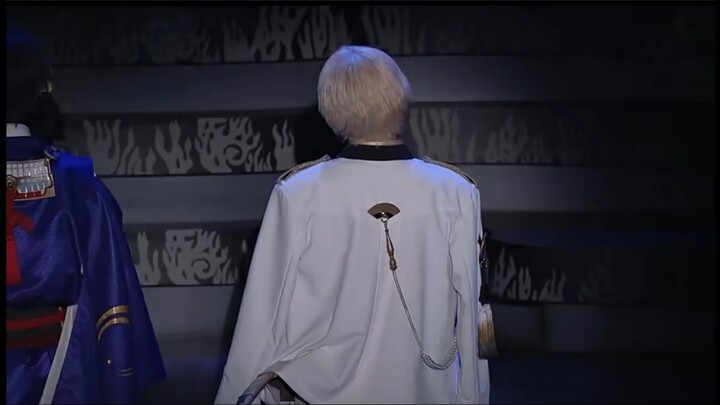 恭喜髭切在模仿爷爷的比赛中获得第一名(„ಡωಡ„)