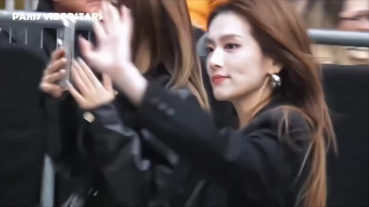 كيف يمكن أن يختلف مظهر التسريحة الملتصقة بالرأس عن التسريحات الأخرى إلى هذا الحد؟!