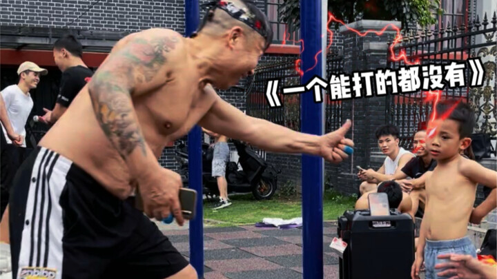 ลูกวัวแรกเกิดไม่กลัวเสือ หนุ่มคนนี้วิดพื้นเก่งมาก