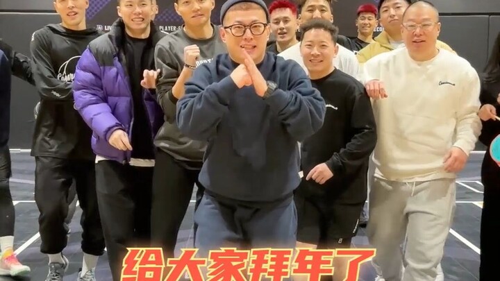 Anh em ơi, chúc mừng năm mới! Chào xuân bằng phong cách bóng rổ đây!