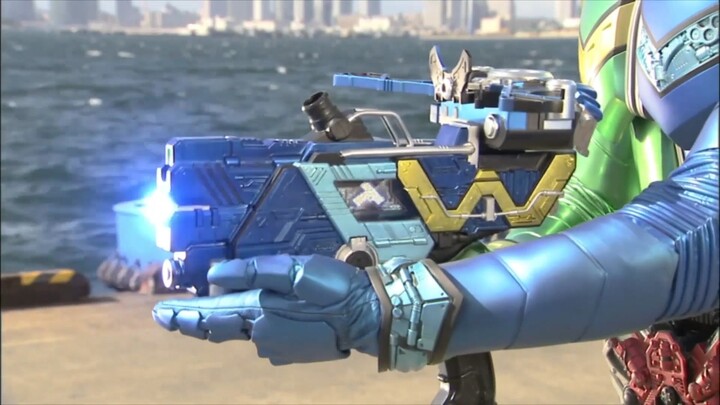 Different uses of Kamen Rider W gadgets