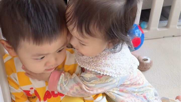 ابنتي البالغة من العمر عامًا واحدة، نجمة التنشئة الاجتماعية المطلقة... ألا يمكنك أن تكوني أكثر تواضع