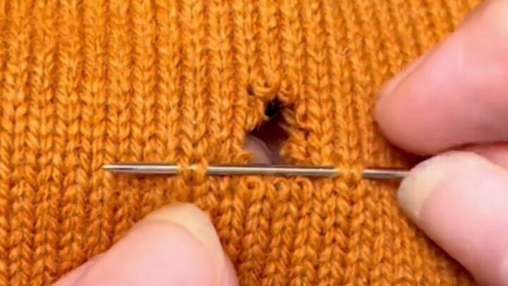 The best way to seamlessly repair holes in a sweater/beginner’s tutorial