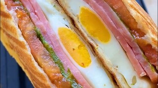 ai mê món bánh mì full toping không taaa #monngonmoingay