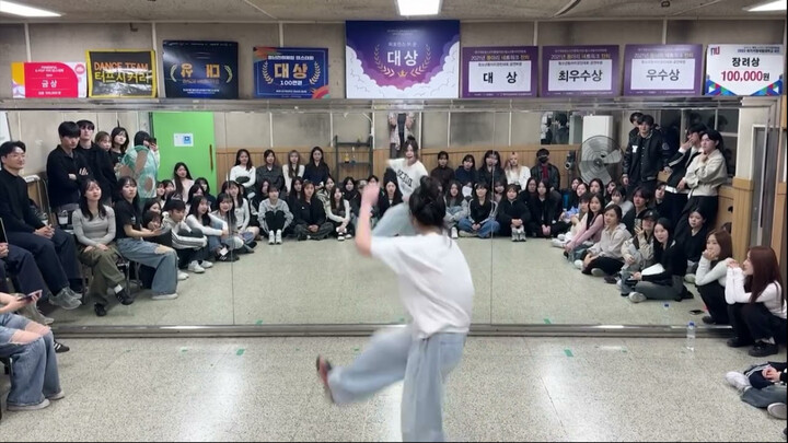 أداء جامعة كيونغبوك الكورية لفصل الربيع 2025 لأغنية NewJeans "How Sweet & Supernatural"