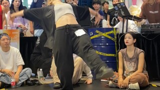 How does Jazz battle using the most basic skills?