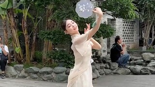 Tôi có một câu chuyện tình được vẽ trong tranh và sau đó trở về quê hương mơ ước cũ