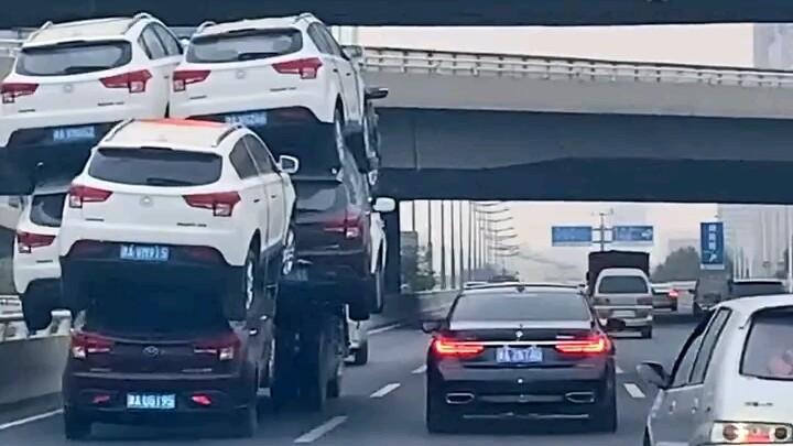 Ada masalah apa dengan mobil ini sampai harus diperlakukan seperti ini? 😓