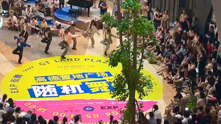 So cool! Did you see EXO at the Cream Soda show in a domestic mall?