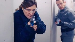 特警队唯一女神枪手，能枪枪击中要害