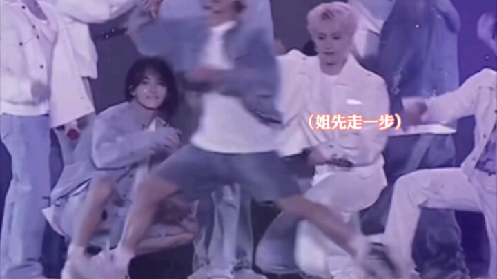 【هونغ تشيجيو جوشوا】وضعية الشخص التالي تعتمد كليًا على الطيران، يا لتعب سيدي وهو يخطو تلك الخطوة الكب