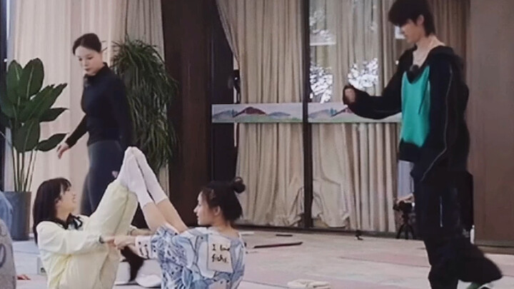 It’s all about encouraging education [Xu Minghao & Shen Yue]