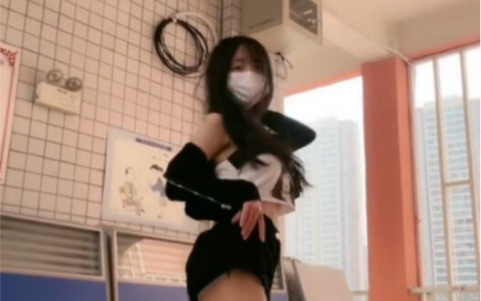 黑金芭比美眉摇摆舞