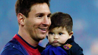 Tôi bị mê hoặc bởi bình xăng! Cằm ba ngấn mỡ dễ thương quá! Messi | Thiago