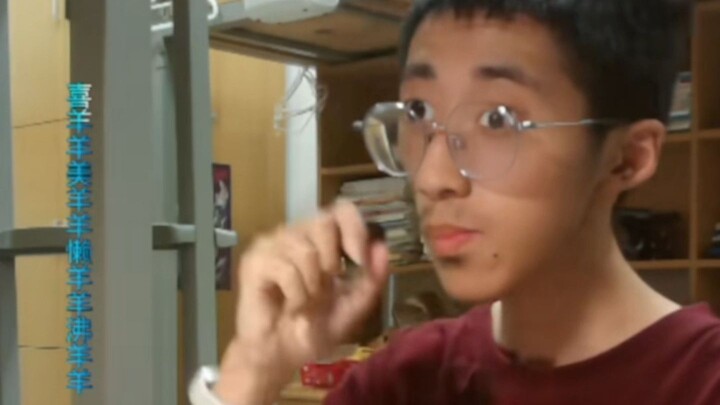 Ba năm hát trong ký túc xá đại học, bạn cùng phòng cứ nghĩ mình đang gọi điện