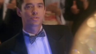 “Lau giày da cho tôi”