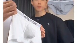 "Sayang, aku akan menunjukkan kepadamu cara memasukkan barang ke dalam celana kamu" Kalian juga suka