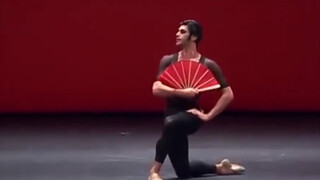 ชม NT ผู้อำนวยการโรงเรียนบัลเลต์ Vaganova แสดงบทบาทเดี่ยวที่สำคัญทั้งหมดใน Carmen ของ Laurent Petit
