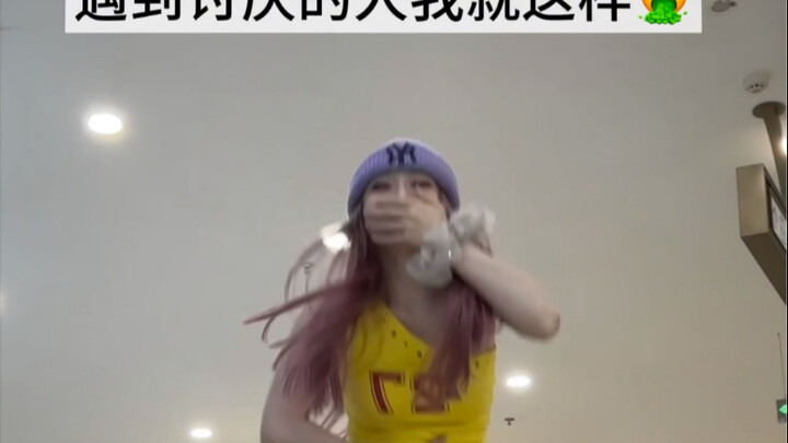 【LE SSERAFIM "SPAGHETTI"】The person who came up with the vomiting move for the chorus is a genius, i