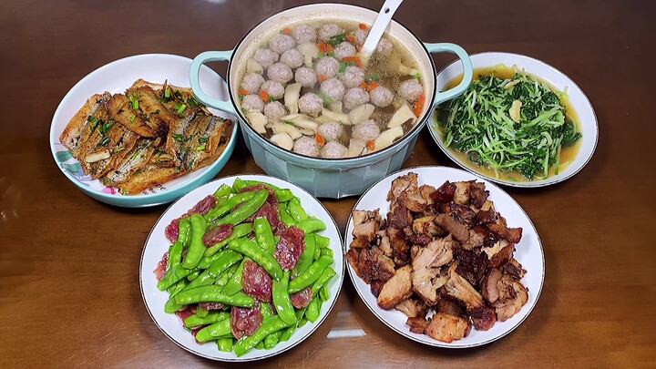 Mom Makes a Sumptuous Dinner That Her Child Enjoys