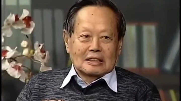 ศาสตราจารย์หยางเจิ้นหนิงพูดถึงความแตกต่างด้านการศึกษาระหว่างจีนกับสหรัฐอเมริกา