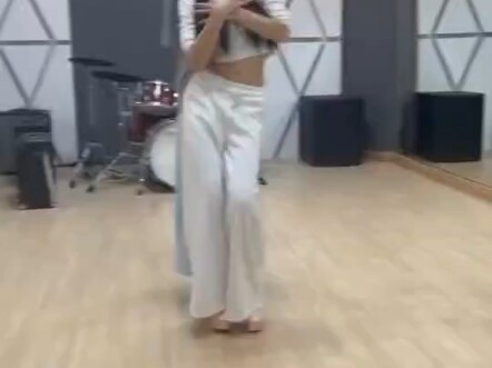 lmsy accidentally hit the medicine while practicing dance—Blueberry's reaction is hilarious! She qui