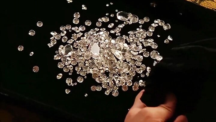 Di hadapan kepentingan, keburukan sifat manusia terungkap dengan sangat jelas.