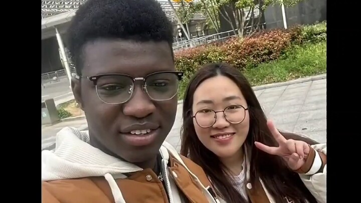 Giúp anh em né bom
