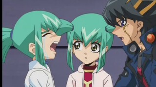 [Hilarious review of Yu-Gi-Oh! 5DS: Cradle of the Holy Ark Chapter 1] Riding a motorcycle to play ca