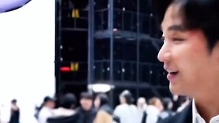 [Kim Soo Hyun dan Kim Ji Won] Di momen cinta yang paling murni, dia ingin membungkuk, tapi dia memel