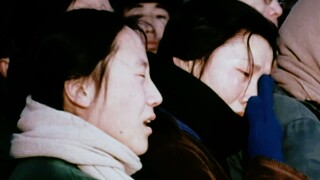 "Khi tôi còn nhỏ, tôi không hiểu tại sao người lớn lại khóc buồn đến thế."