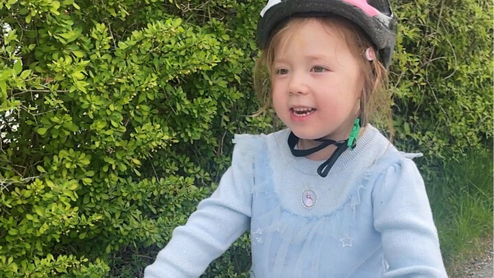 Bo Bo Chicken has gone international! Ollie sang about Bo Bo Chicken all the way from China to Norwa