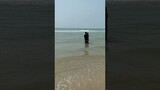 สาวๆเดินเล่นริมหาด ไม่กลัวแดดเลย หาดชะอำ #ท่องเที่ยว #ทะเล #ชายหาด #ที่เที่ยวเพชรบุรี