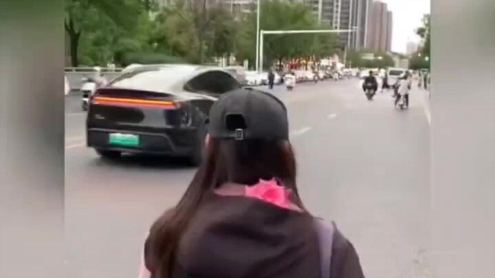 Pertama kali merasa penipu itu “sangat menyedihkan”! Bertemu dengan pria ini, sepertinya dia harus g