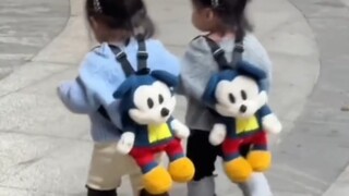 双胞胎为什么什么都要一样的