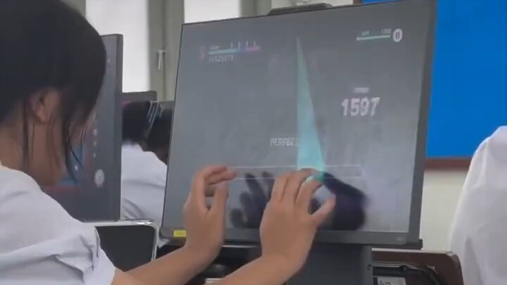 A certain “touchscreen” computer—how effective is it when put into use in the school’s computer clas