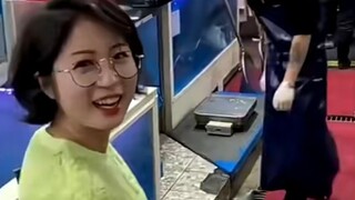 她没有刚才开心了
