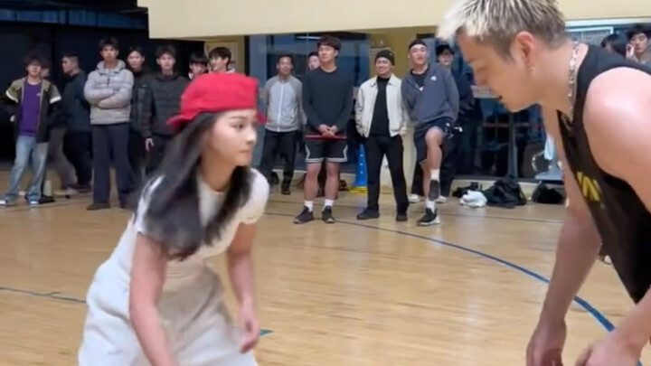 จางรั่วหนานเล่นบาสเก็ตบอล? พี่น้องทั้งหลาย แบบนี้ฉันชอบจริงๆ เลยนะ