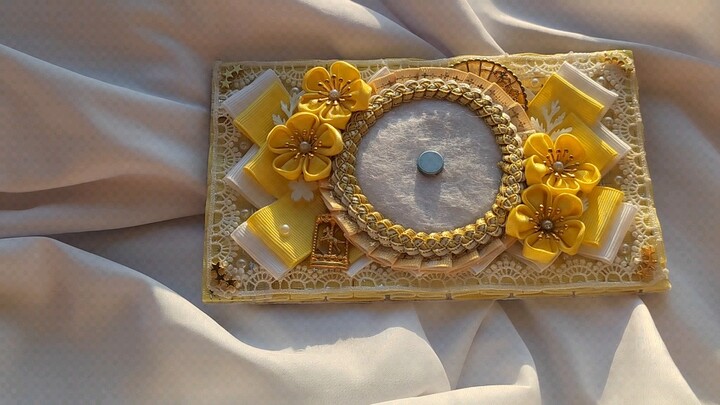 لوحة صفراء لدعم الألم